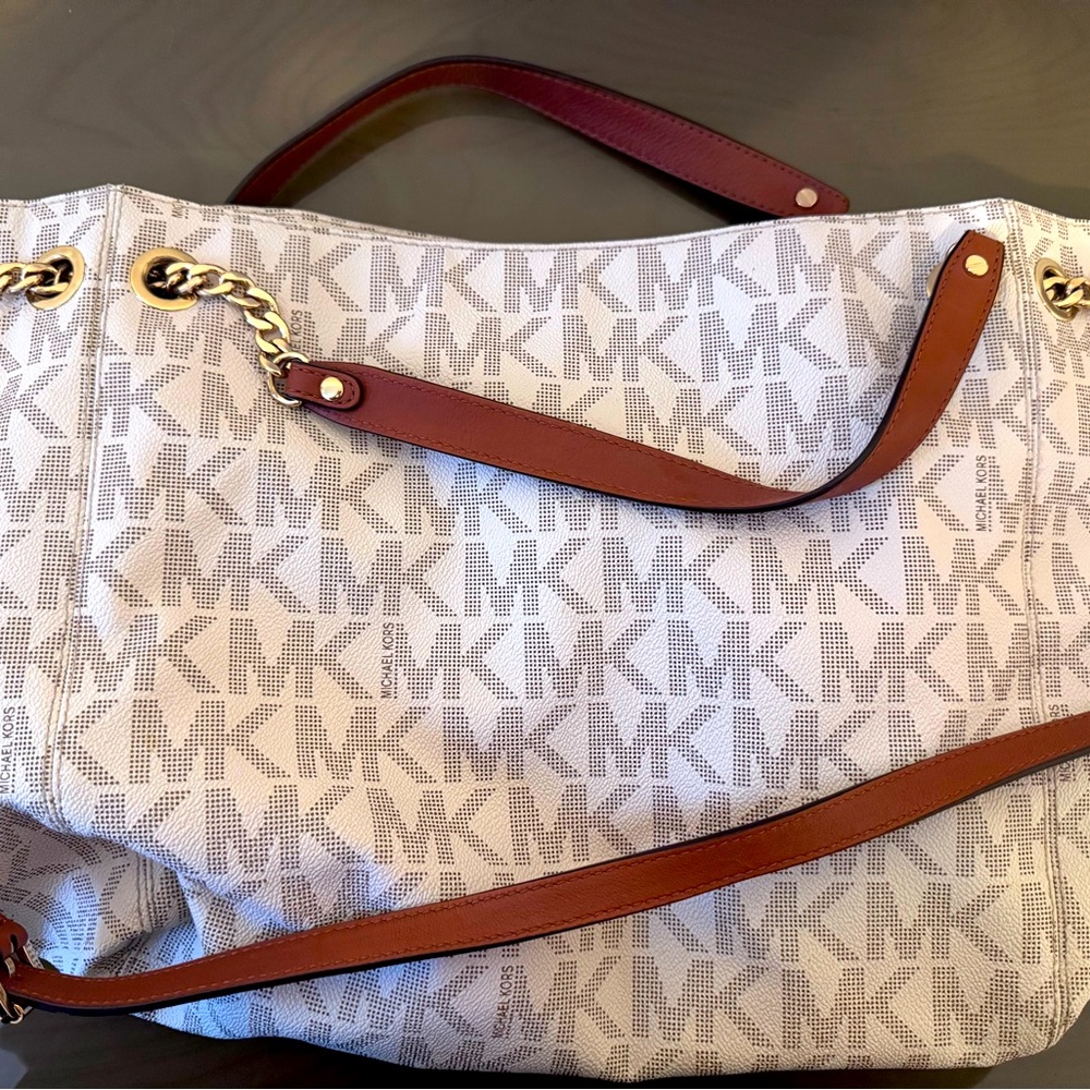 Michael Kors Jet Set Travel Purse